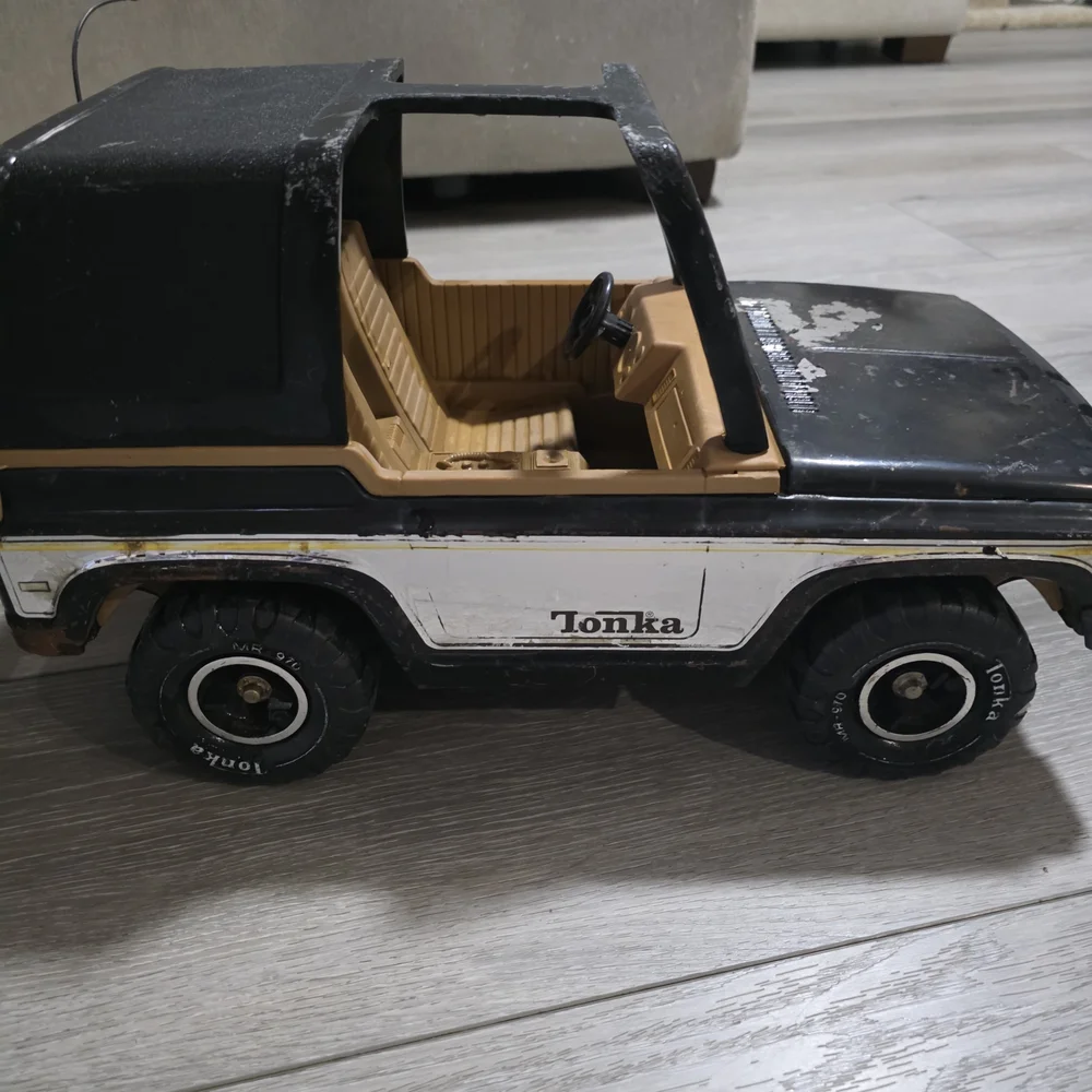 vintage Tonka MR-970 Ford Bronco toy truck.